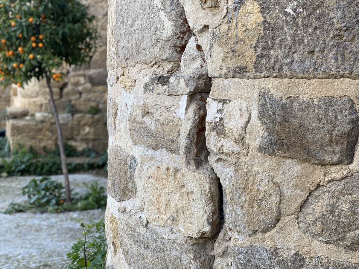 SER_Antequera's tweet photo. Adelante Antequera denuncia el deterioro progresivo del muro de las Almenillas https://t.co/oLKT1wb7wa vía @SER_Antequera https://t.co/LoaX3NuxP3