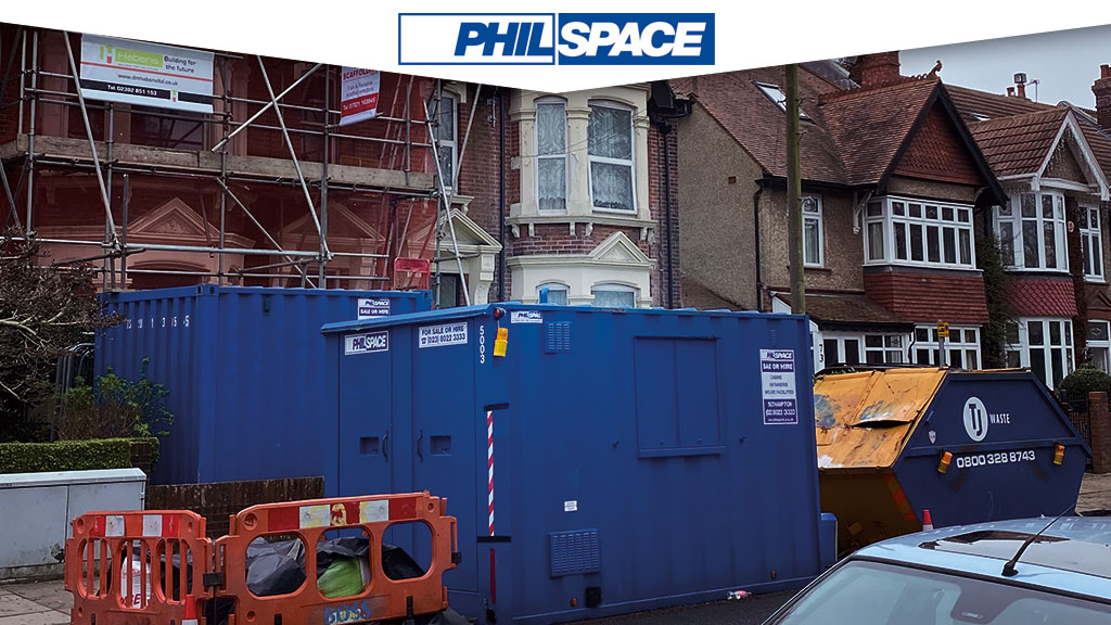 PhilspaceLtd's tweet photo. We recently supplied construction company DM Habens with a 10' storage container &amp; one of our towable, fully independent, Solo 6 welfare units.  We also spotted @TJWaste too!

Check out the Solo 6 welfare unit here: https://t.co/xgxg8nxKBc

#southsea #construction #sitestorage https://t.co/WyjRJrq38k