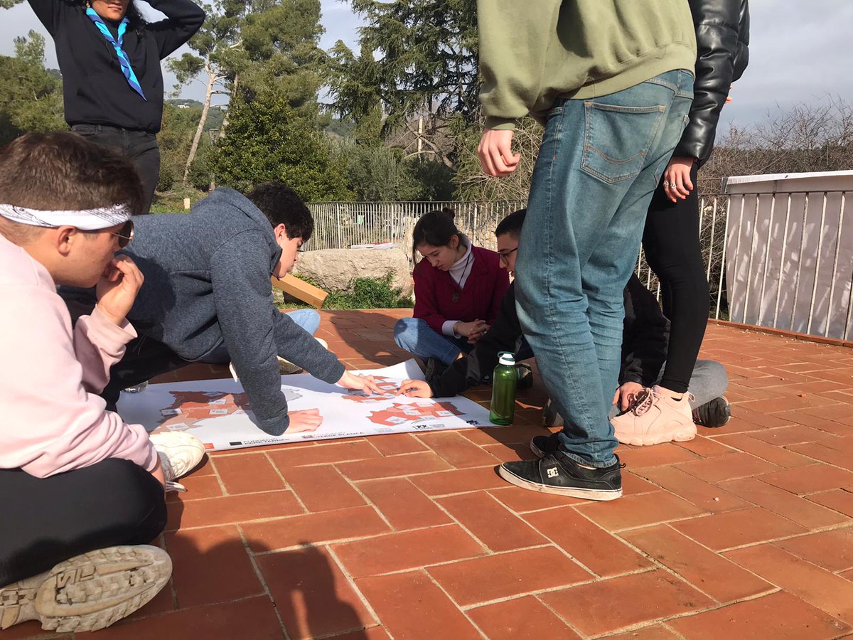 Aquest cap de setmana hem realitzat el Monikè, una trobada partida en dues parts.
- Dissabte al vespre, cohesió amb monitors/es de 1r i 2n any 👷🏽👷🏽‍♀
- Diumenge, formació matinal per a tots els monitors i monitores de Zona 12!
Un cap de setmana molt intens! Visca Zona 12