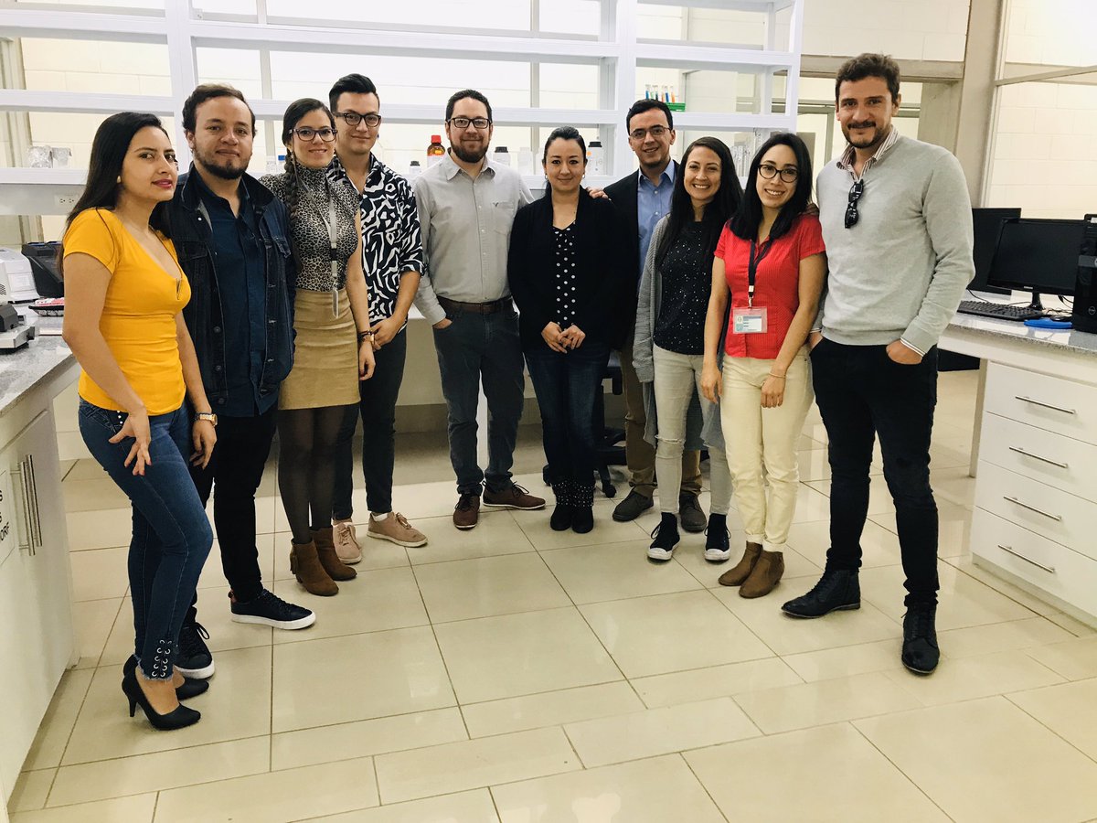ciggute's tweet photo. Compartiendo con nuestros investigadores invitados Esteban Orellana @eorellanav y Paola Montenegro @PaoChiniMonte @UTEoficial @UTEsalud @CesarPazyMino https://t.co/Mlw4nY3Myo