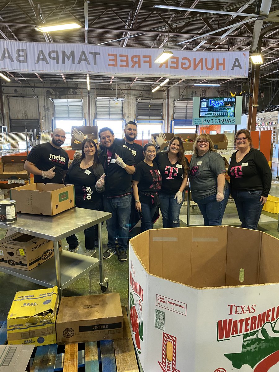 FLUncarrier's tweet photo. Metro &amp; T-Mobile Getting together for a big cause. #FeedingTampabay ⁦@jboy1724⁩ ⁦@allioop26⁩ ⁦@maria70hart⁩ ⁦@eddiellanoTMO⁩ ⁦@Adriana_Goden⁩ @smrebhan ⁦@JonFreier⁩ ⁦@SamBaez78⁩ https://t.co/T6FL182iji