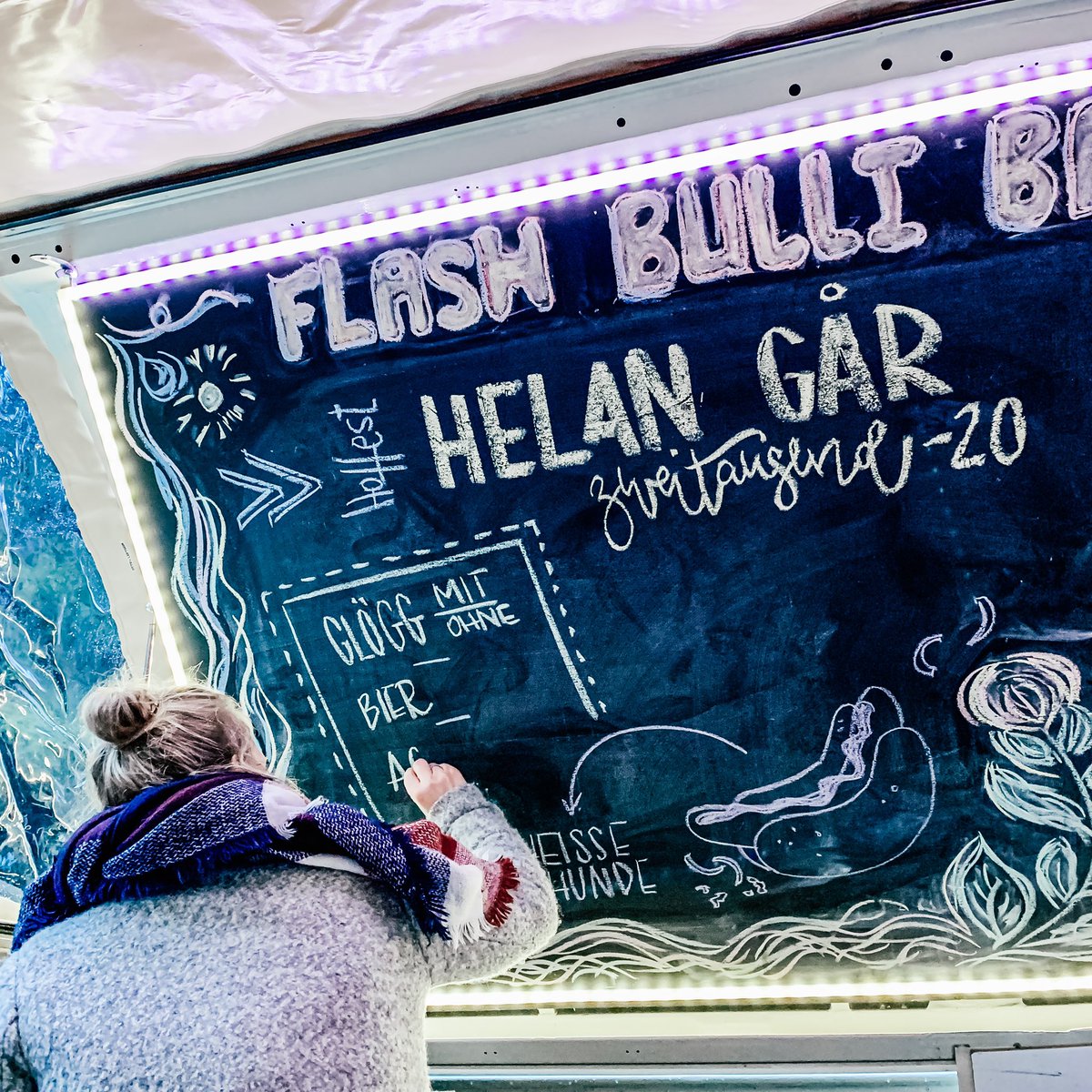 skvintofficial's tweet photo. Hoch die Tassen. #HelanGar20 Traditionen muss man pflegen – heute öffnet unser Hinterhof zum zweiten Mal für Getränke und Gespräche. Wieder dabei Otto von der @flashbullibar. https://t.co/GLEFAJ4k0U