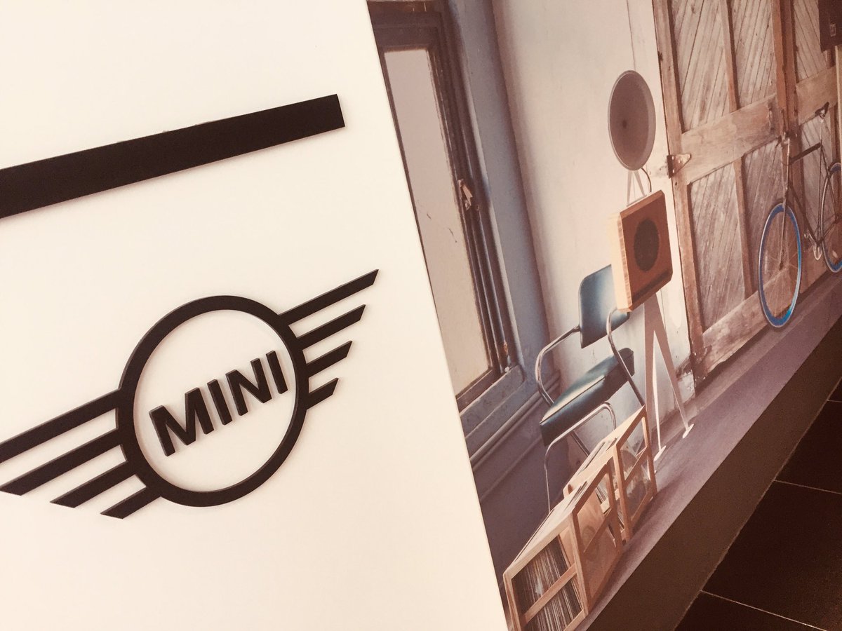 cincosentidos_'s tweet image. Es una suerte contar con clientes que ponen tanto empeño en su comunicación de marca. 
#clientesmolones #trabajosmolones #diseñosdemarca #CincoSentidos