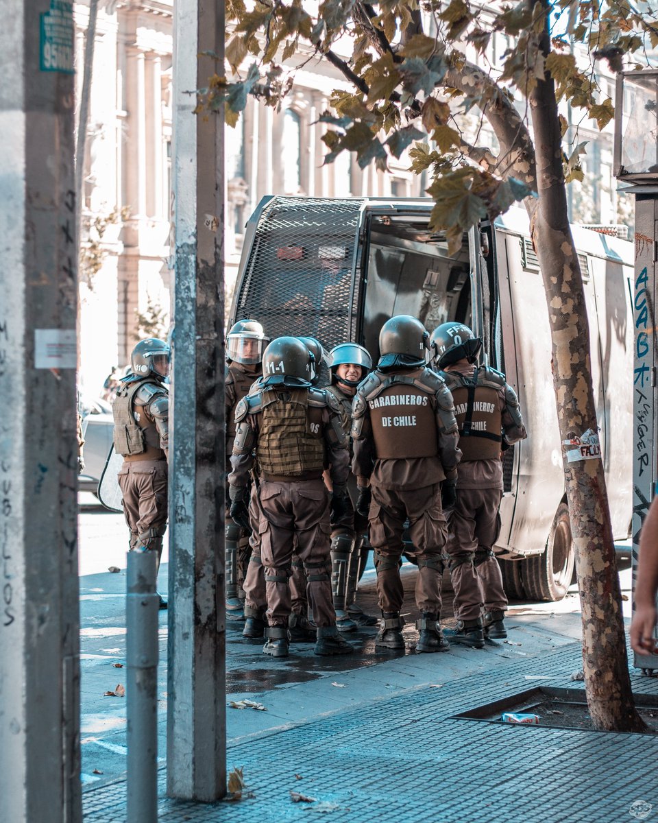 SPSProd's tweet photo. A.C.A.B. 🙌🏿✊🏿🔥💣

#spsprod #renunciapiñera #chiledesperto #pacoculiao #acab #1312 #plazadeladignidad #protesta #represion #nuevaconstitucion https://t.co/VxxvQU9V3k