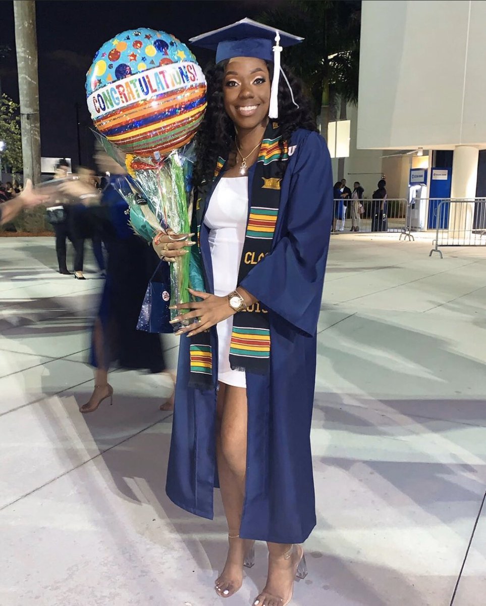 ivwhyyyy's tweet photo. Graduation makeup for the 👸🏾! #NoFlashBack https://t.co/4k26PhYpKd