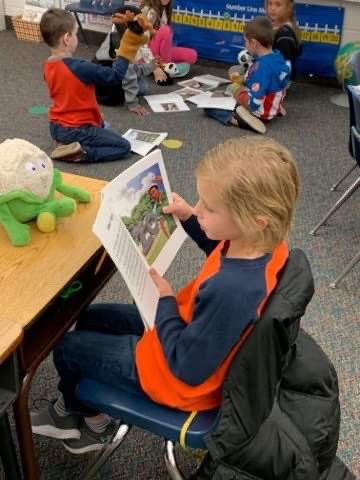 readingwithHall's tweet photo. Great things happening at Ocala Springs Elementary! Today is our drop everything and read day. Check out our first graders in Mrs. Crawford’s class @ocalasprings17 @KinardsConnect1 @ https://t.co/wLRbv8hLg7