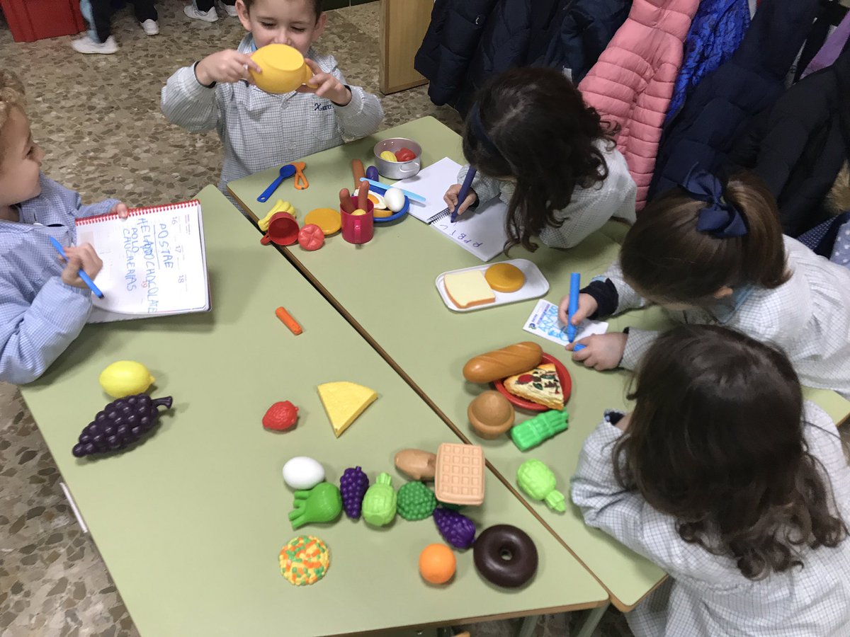 Xtorey_benifaio's tweet photo. #ProjecteElCos Juguem als restaurants: cuiners, cambrers i clients. Fem un menú saludable #4anys https://t.co/aBElyDn7zg