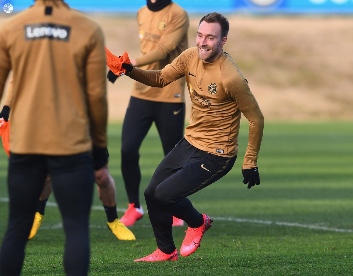 Inter's tweet photo. 📸 | PRIMO ALLENAMENTO

Le foto di @ChrisEriksen8 in campo oggi al Centro Sportivo Suning! 🔥💪

#WelcomeChristian #NotForEveryone https://t.co/OVT8pnh1tp