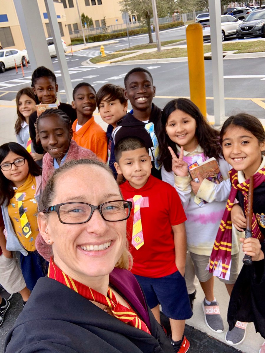 MrsCsAllStars's tweet photo. Being a little magical at this morning’s Book Parade! #readingismagic #harrypotter⚡️#Gryffindor🦁 #Ravenclaw🦅 #Hufflepuff🦡 #Sytherin🐍 #paradeofpotters @MDE_Stars @FletcherReads @collierschools @wizardingworld https://t.co/dPNfs4ZG1y