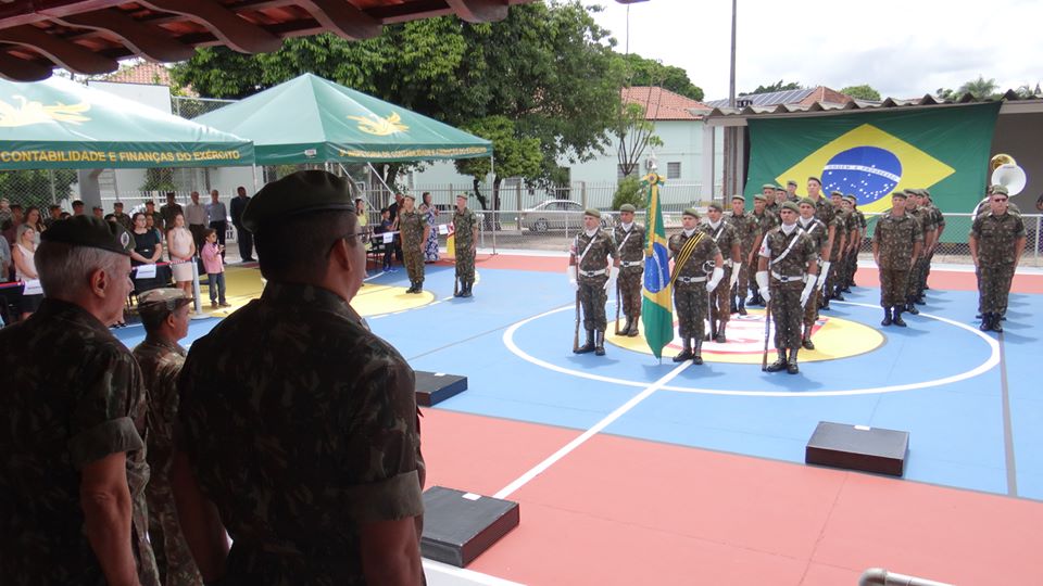 CmdoCMO's tweet photo. Passagem de Chefia da 9ª ICFEx do Ten Cel Luiz Claudio Alves da Silva para o Ten Cel Christie Nascimento Lobato. Ao antigo Cmt fica o agradecimento pelo trabalho realizado, ao sucessor desejamos sucesso na missão.
#Pantanal https://t.co/nihldk3xEM