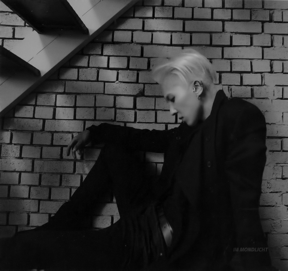 mino you're freaking attractive. god pls help me.