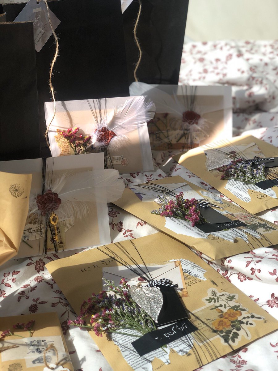 AdCloubox's tweet image. كتاب مع فاصل للكتاب + رساله ورقيه = 100 درهم