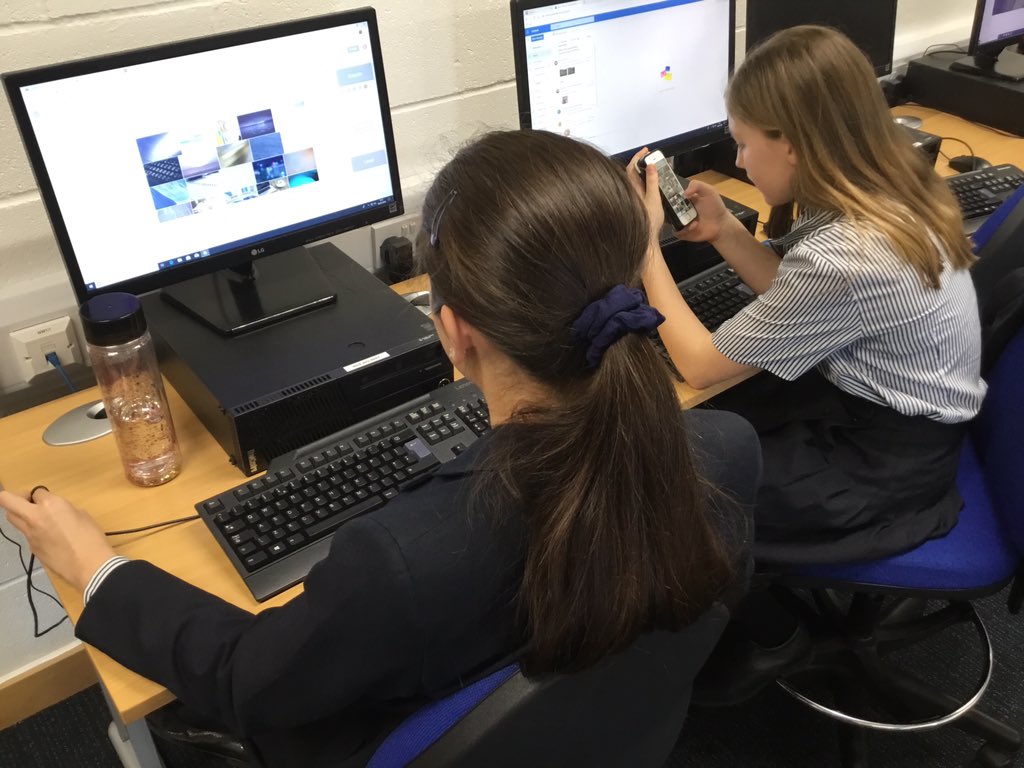 NorthamptonHigh's tweet photo. L4 eportfolios as part of our #Digacy programme in Humanities Transferrable Skills with Mrs Williams. This afternoon pupils are designing their webpages in @GoogleForEdu sites and are thinking about how to make a striking home page #LearningTweets @digitalGDST https://t.co/4WXbuxt9Sa