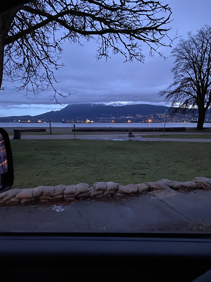 Locarno Beach before sunrise 🌅 Great way to start the day. #LocarnoBeach #VancouverViews