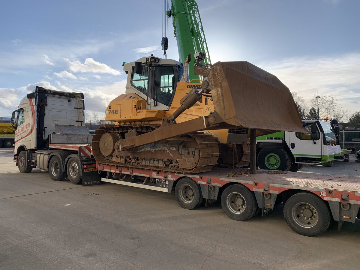 gareth_blythin's tweet photo. #Liebherr #PR746 on its way out on hire to a valued customer. For details on the Liebherr Rental fleet of dozers available for self-drive hire, please email/call Gareth.blythin@liebherr.com  07701316004 #liebherr #dozer #earthmoving #hydrostatic #power https://t.co/keY6iH8PZW