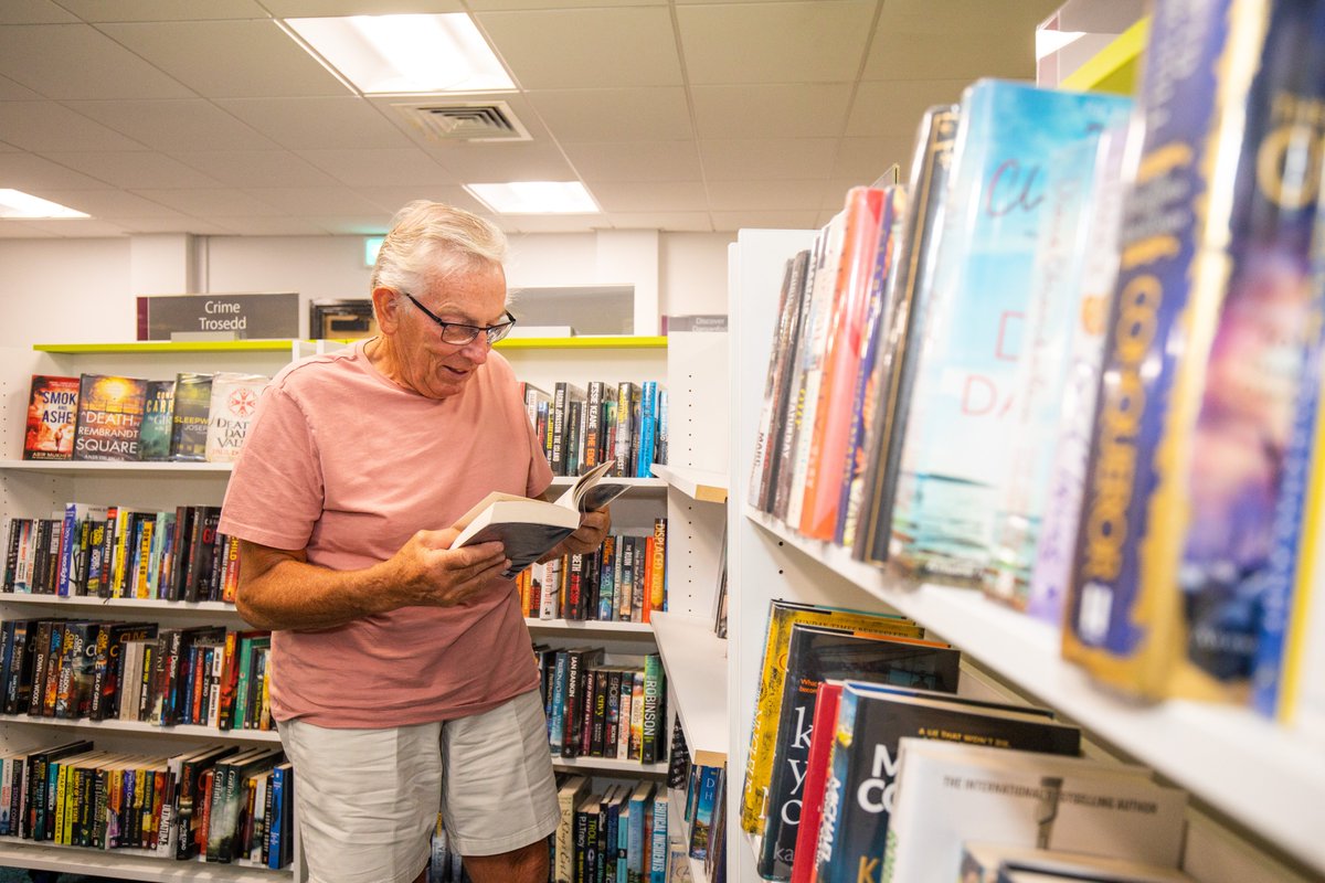 aura_wales's tweet photo. Prioritise your well-being and kick start your January!😀🙌
Pop into your local Aura library and ask the librarian to pick out a book for you to borrow. It might end up being your new favourite book! 📚🌟
#WellbeingWithAura #AuraLibraries https://t.co/Y0ajSVTtHs