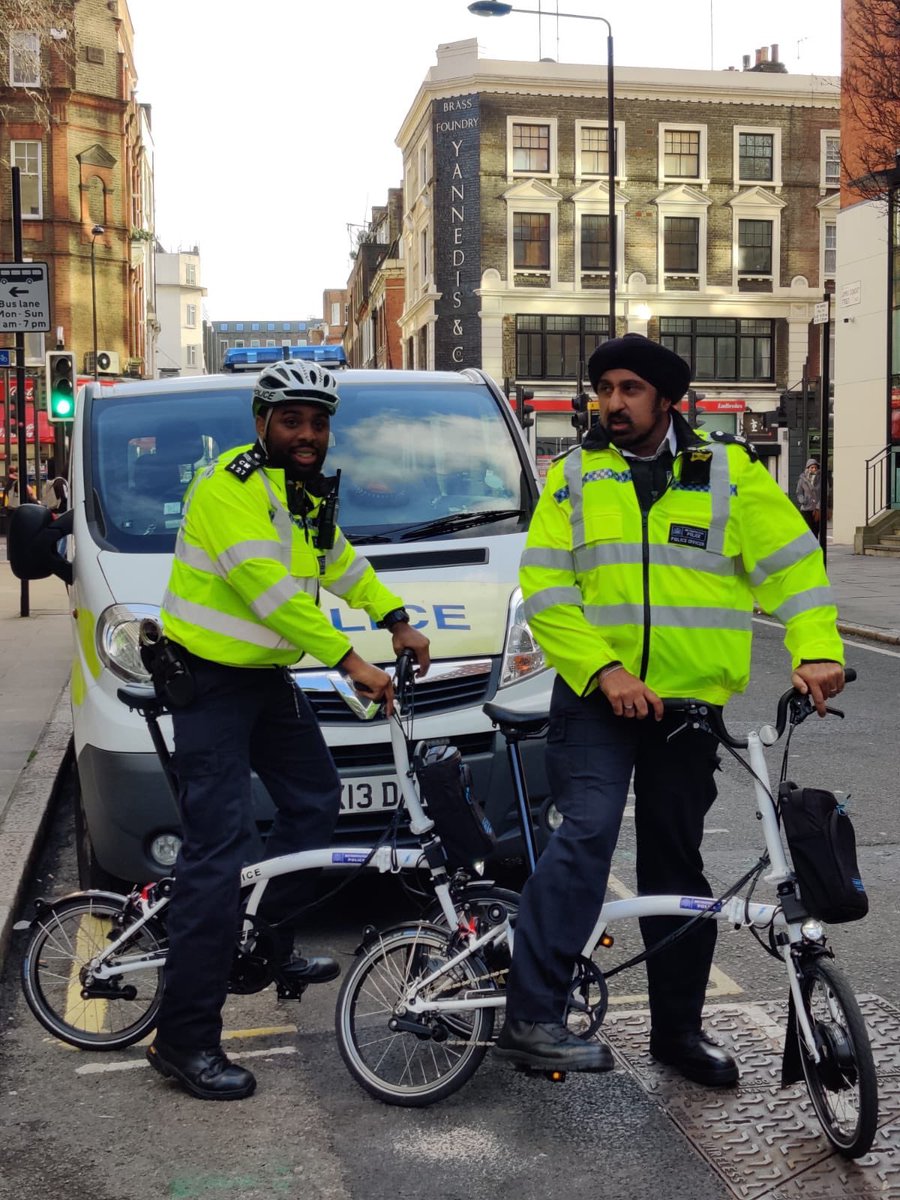 Each & every officer across #Camden is devoted to #TacklingViolenceTogether Our Borough Commander @MPSRajKohli is out on the #CamdenTown & #PrimroseHill ward today focusing on this issue and more, utilising our innovative electric-assisted bicycles 👮‍♂️