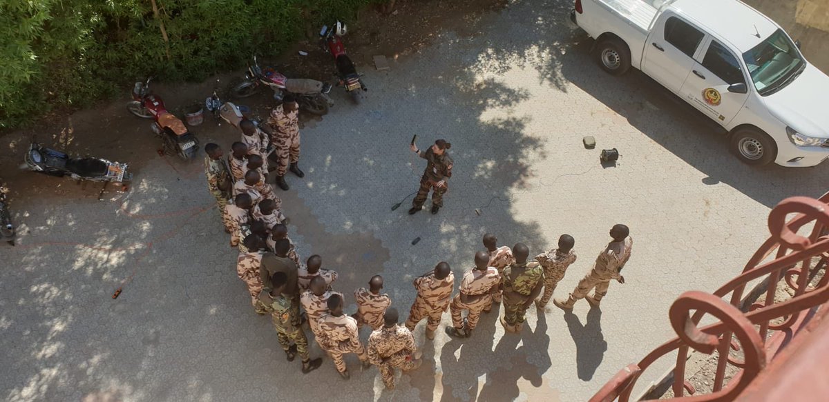 troupesdemarine's tweet image. [#6eBIMa #Genie ⚓️] Du 26/11 au 06/12/2019 à N’Djamena, le 6e BIMa a conduit une formation de moniteurs de mise en œuvre d’explosifs (MMOE) au profit de l’armée nationale tchadienne. 🇹🇩