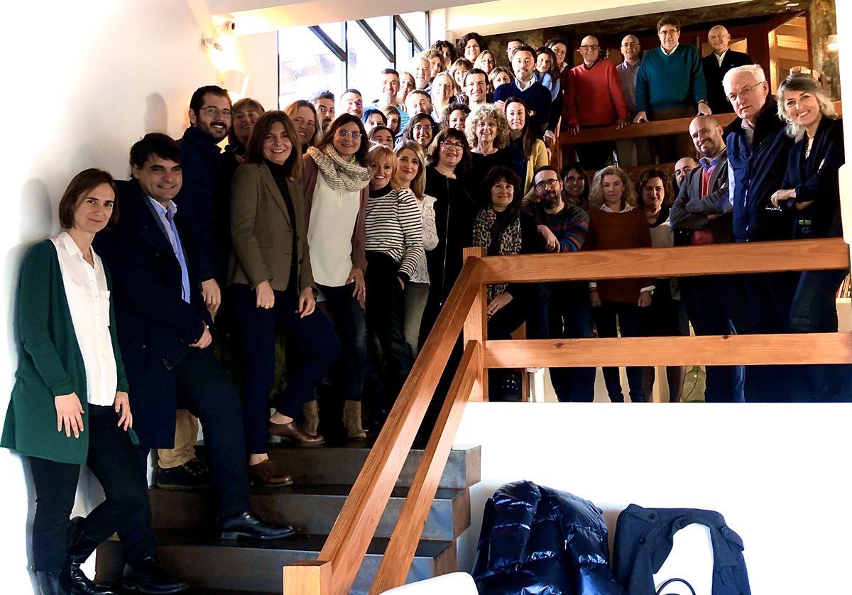 HospitaldeInca's tweet photo. Avui ha tingut lloc la trobada de tots els responsables de l'Hospital d'Inca i la Direcció, per posar en comú els objectius de cada servei aquest 2020 i veure de que manera podem ajudar-nos els uns als altres. Escoltar-nos i donar-nos suport per a créixer junts! https://t.co/hkOFFNhsGs