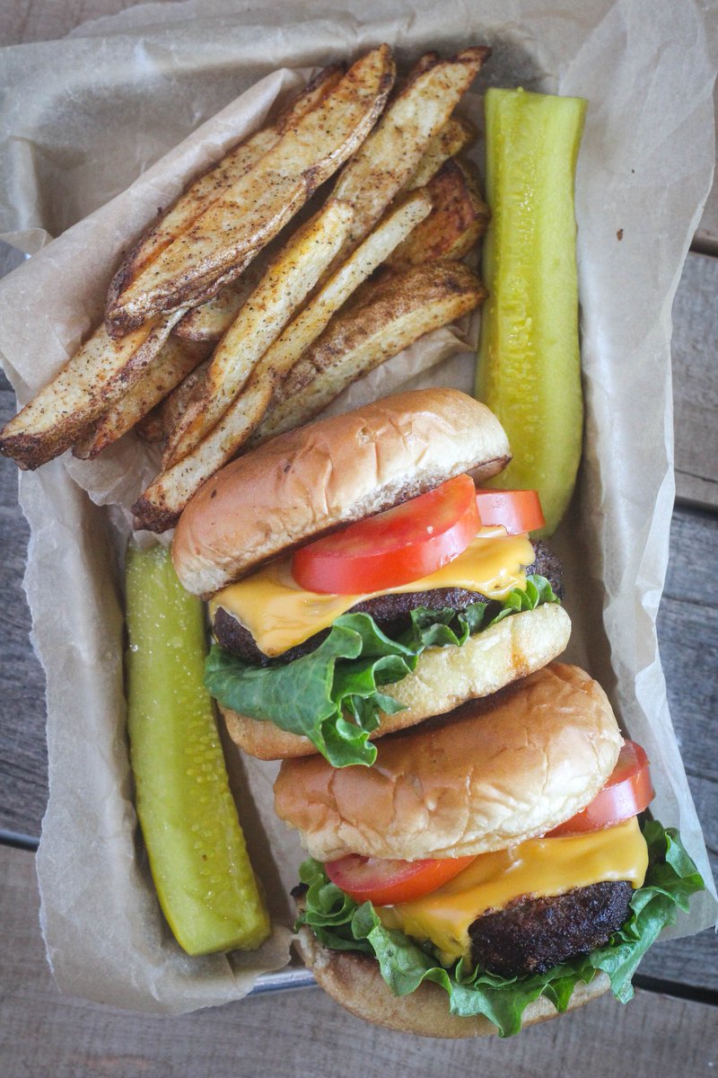 addicted2recipe's tweet photo. Once you’ve tried Air Fryer Hamburgers, you’ll never go back to any other method. Truth. #airfryerrecipes https://t.co/GAfZGKCLsR https://t.co/DuyHgBFygU
