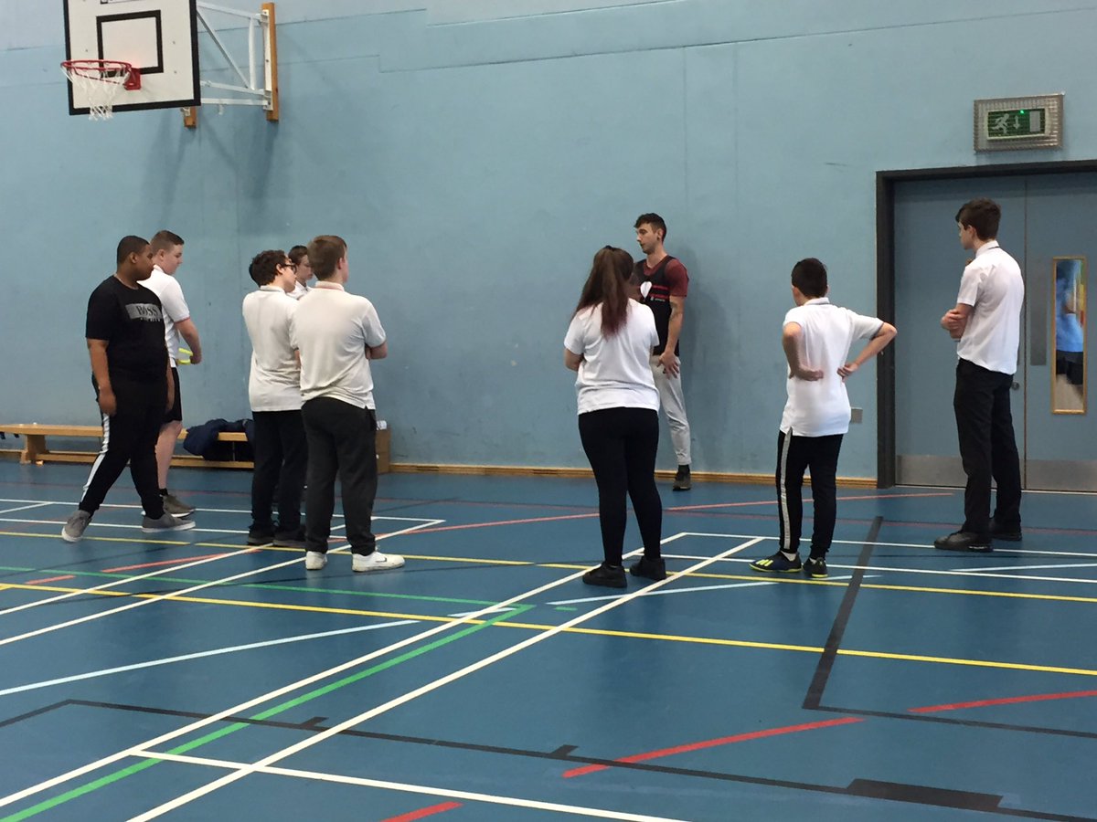 MA_DofE's tweet photo. NEW: Our new Ultimate Frisbee after school club for Y7-10, a first for S Bristol young ppl. Another fab bunch working towards #DofEPhysical Thanks to expert coach/player Ben Hall @UKUltimate #ultimatefrisbee @Samanth53721162 @DofESouthWest @MerchantsAc @Bristol_People https://t.co/LtT8tDhT28