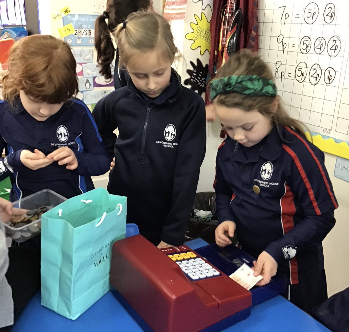 DHSPrep's tweet photo. In Mrs T's #Maths lessons this week, P3CT have been learning how to use #money. Let's shop! #shopaholics #usingmoney #poundsandpennies #ivegotmyshoppingbag #somuchtochoosefrom #practicalmaths https://t.co/nqeLjxwpKS