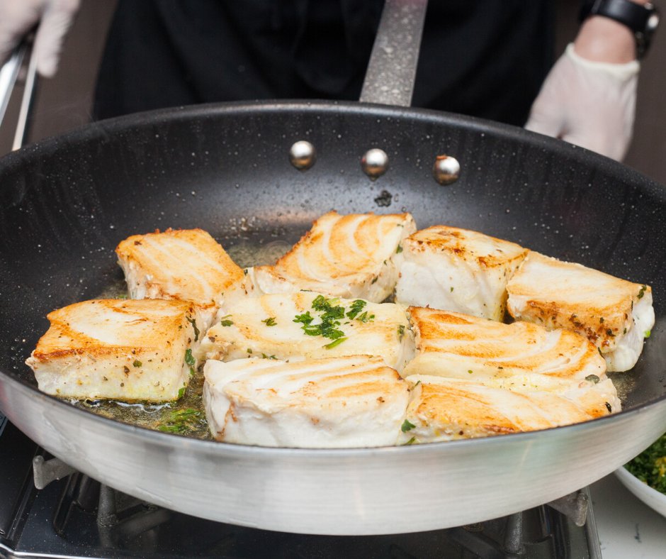 HiltonDelaware's tweet photo. Citrus sea bass over quinoa, sautéed spinach, garlic, leeks, fennel, roasted heirlooms, and black rice beans. Our culinary team knows how to execute remarkable stations. Learn more by visiting https://t.co/Ykikoaoq7r.  #delaware #newarkde #visitwilm #visitde #delawarevenue https://t.co/HHpWp8D3iq