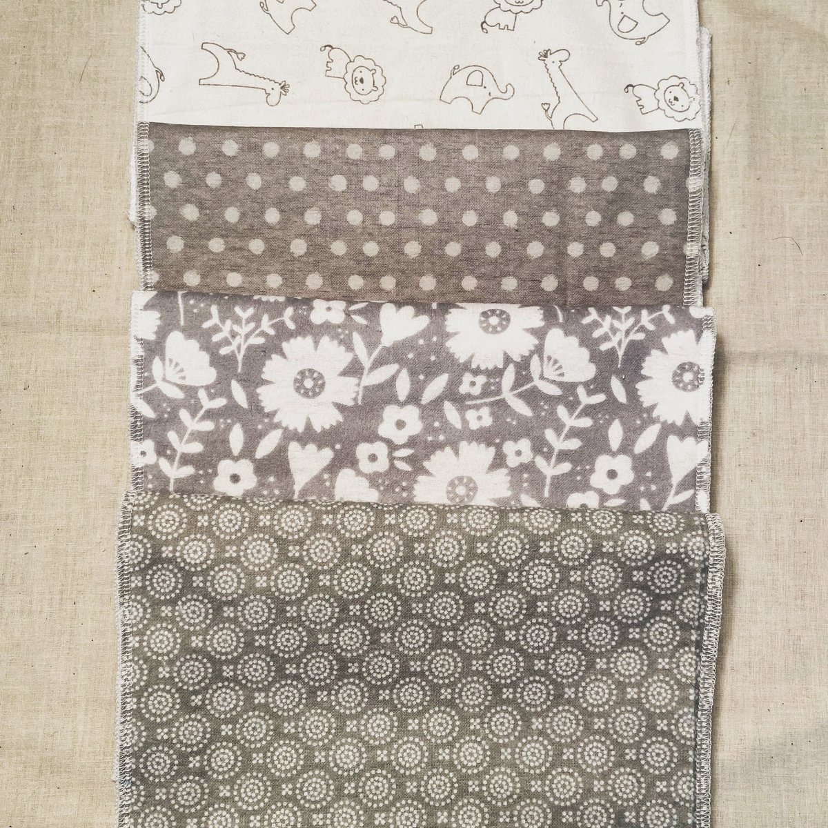 KatieS92192's tweet photo. #Neutral #BurpCloth #Sets https://t.co/tCY4lh64jO #followtrain #followforfollowback #neutralbabyshower #genderneutralnursery #babyshower #getready #polkadot #geometric #flowers #Lions #Giraffe #elephant #Baby #babies https://t.co/nx34cXmRNT