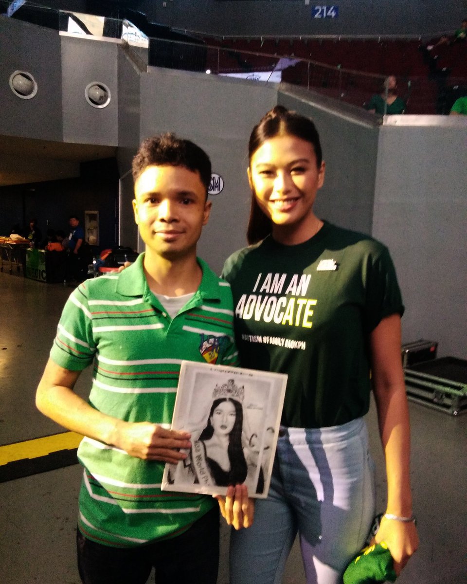 zedmariano18's tweet photo. Wow! Finally nakita kita sa personal! Thank you very much @michellemdee for appreciating my work of arts despite I have autism and for the supports for our advocacy for our special needs. God Bless. @MsWorldPhil @autismphils #MichelleDee #AngelsWalk2020 🎨🇵🇭👑 https://t.co/qgODHKEtzY