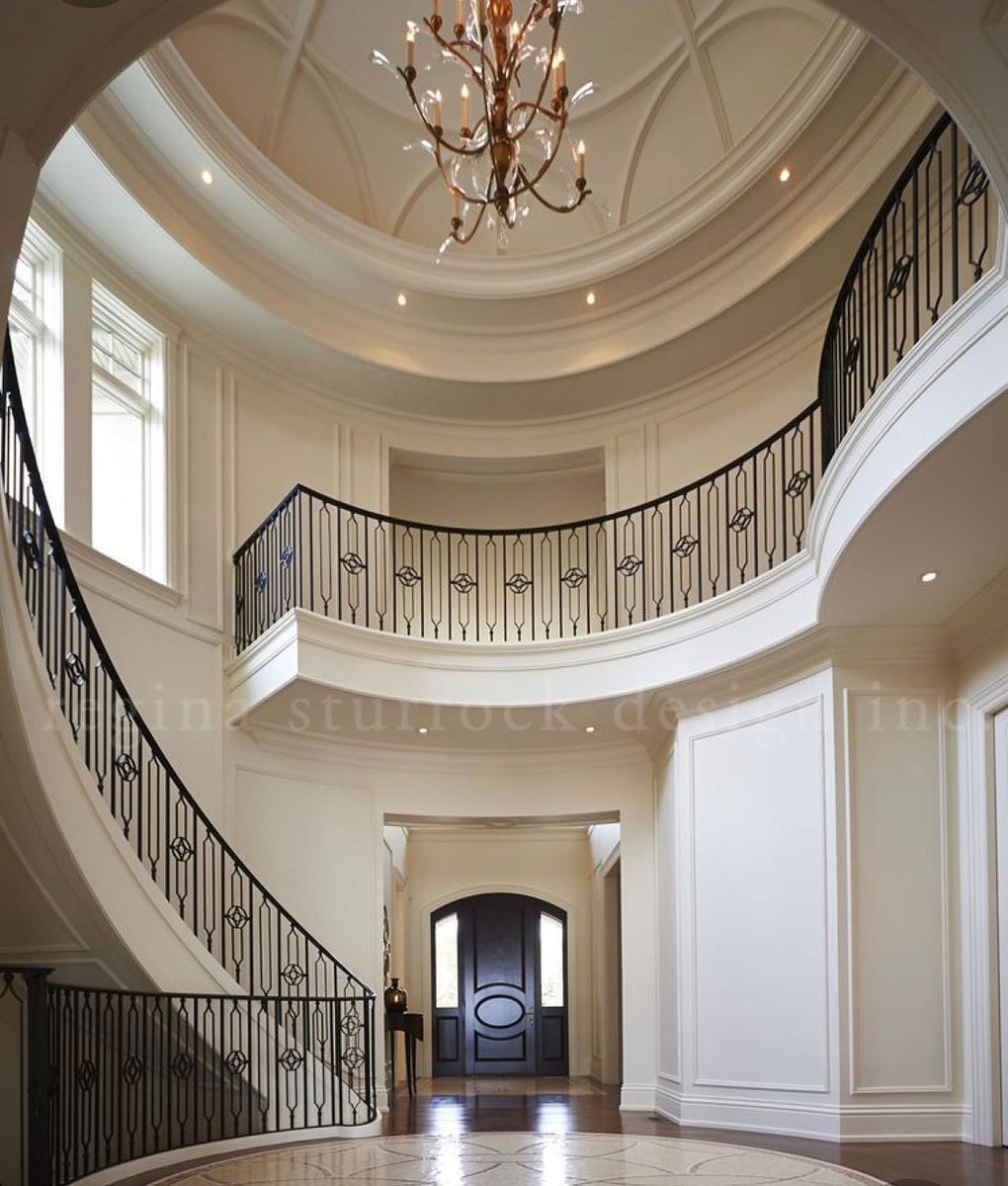 Walker_Duncalf's tweet photo. One has to admire this stylish circular hallway - such stunning craftsmanship!
#interiordesign #hallwaydecor #hallway #staircase #staircasedesign #chandelier #interior #home #homeinspiration #walkerduncalfpropertyanddesign https://t.co/uJ7DEIiFRo