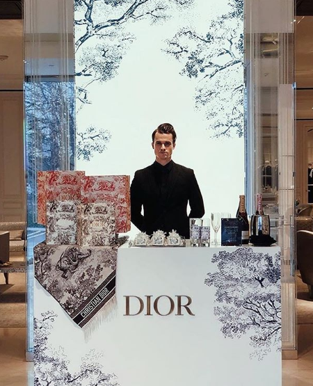 Staffing911's tweet photo. Adding experienced model staff to your #NYFashionWeek events is the perfect party accessory!
.
.
.
#Staffing911 #FashionWeek #FashionEvents #CocktailParties #InstoreEvents #ModelServers #ModelStaffing #Models #FashionModels #Catering #Staff #Servers #Service #Hospitality https://t.co/TbSpcnDqF3