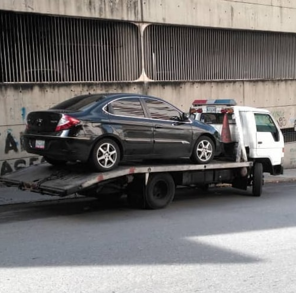 AtomicVzla's tweet photo. Para la comodidad y seguridad de nuestros clientes contamos con servicio de grúa https://t.co/CBxkp6s5GY