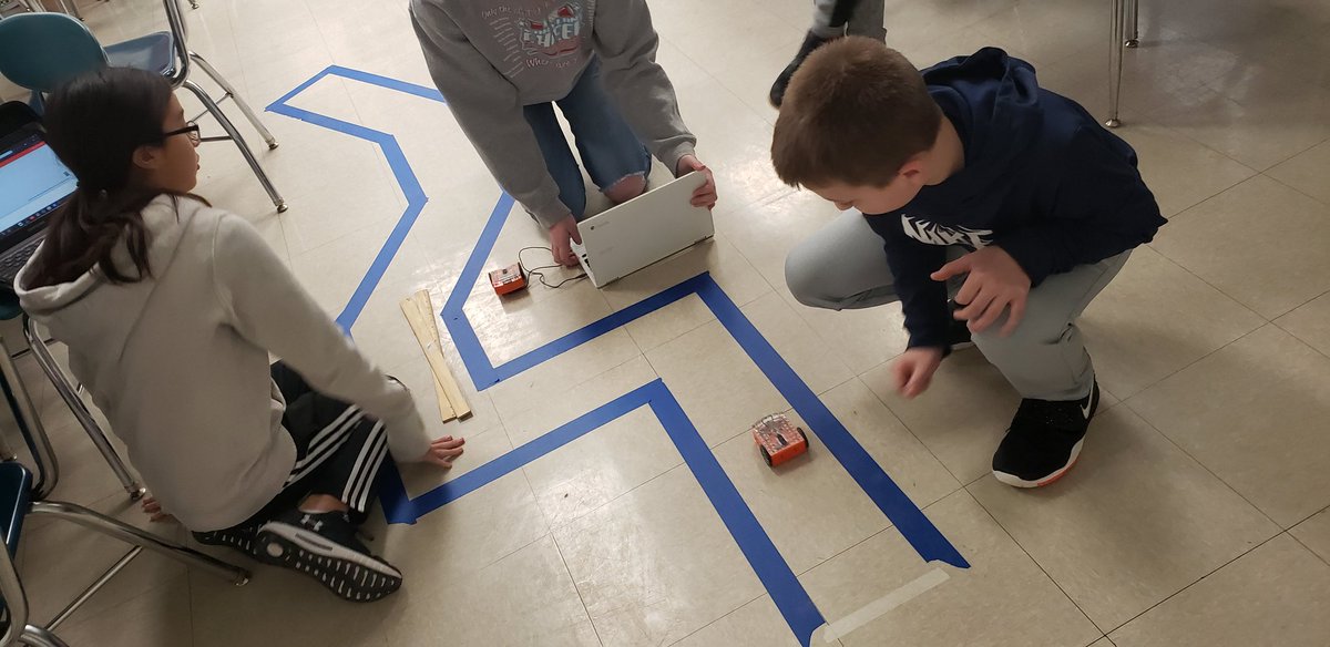 ZinnTechEd's tweet photo. 7th Graders are working on coding their @MeetEdison robots to navigate a maze.  @FCPSCTE #BeTheChange @FCPS_ThurmontMS https://t.co/JgmN3xFsCD