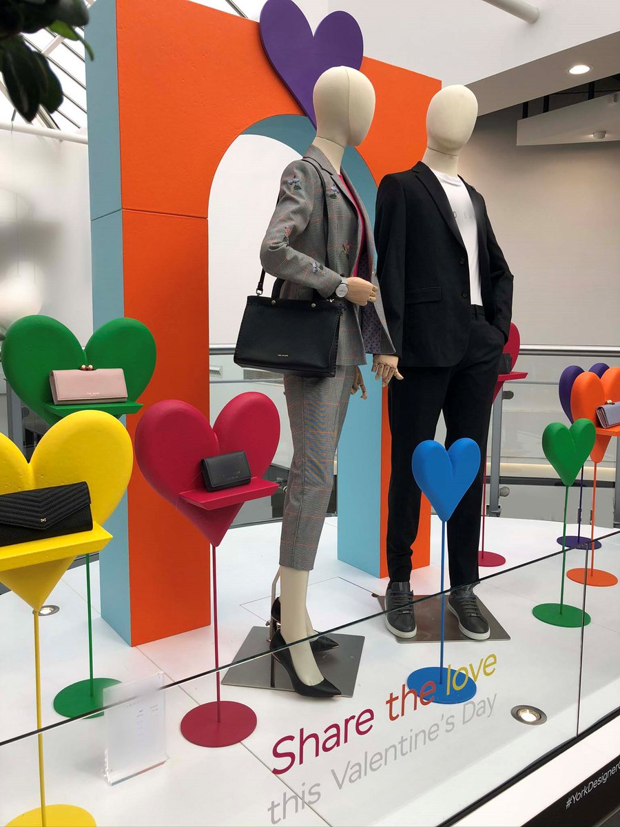 LG__Display's tweet image. #Love is in the air in the @LG__Display #props department, as the latest #valentines #VM display items hit shops... #ValentinesDay