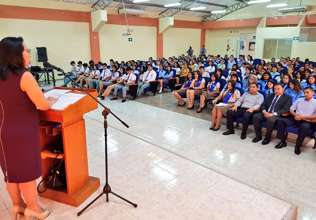 EducacionZ4_Ec's tweet photo. AHORA | En #SantoDomingo, 53 estudiantes y 42 docentes, son parte de la entrega de reconocimientos de #BachilleratoInternacional. Participan del evento @RaisaCorral, Coordinadora Zonal 4 (S), Omar Vera, Director Zonal y los Directores Distritales @RosaInesCarrio1 y @EdgarCuevaV. https://t.co/HVprttDvE8