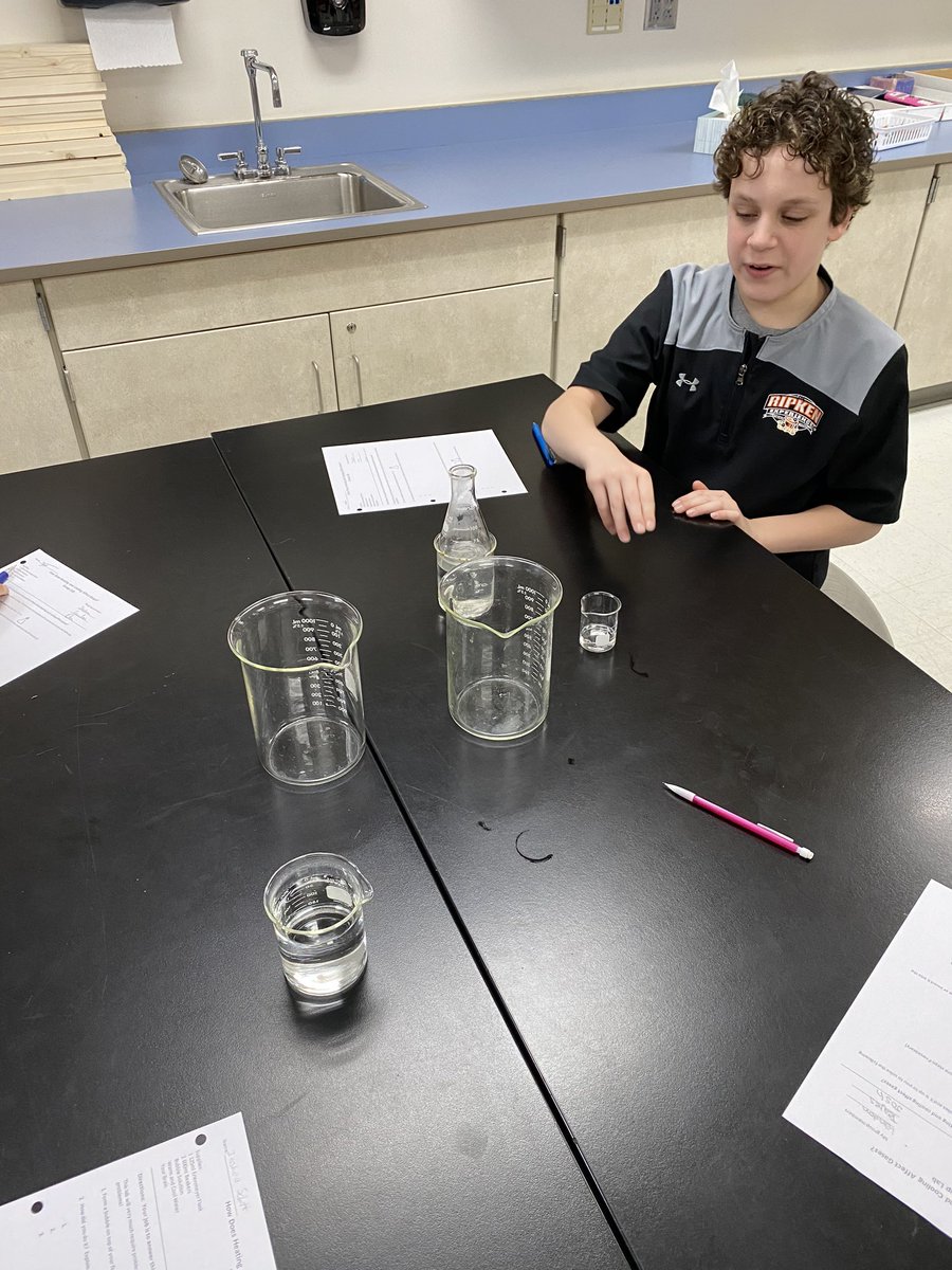 Glassy_13's tweet photo. Blowing bubbles by changing air density with thermal expansion. #BerkScience @MommaSentinel https://t.co/ip3NJCvetW