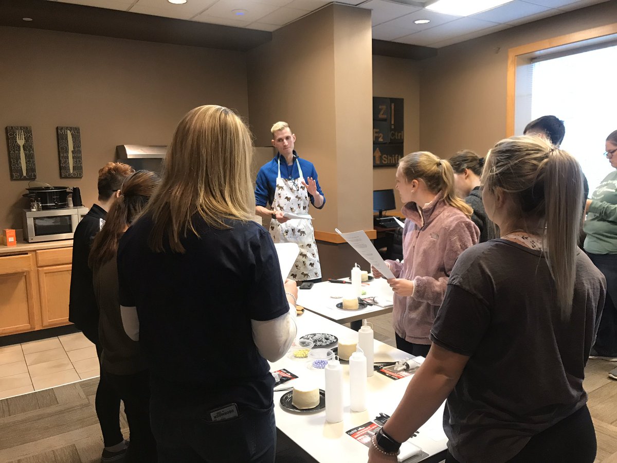 LaunchFranklin's tweet photo. Learning how to crotchet and baking with chemistry! #FCPivot Day Two is off to a great start. https://t.co/Dh6SMEiUvD