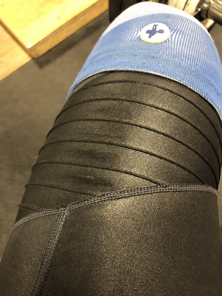 _thejeneral's tweet photo. One workout and my @Athleta tights are already damaged... too bad I live over an hour from the store 😑😑 #notimpressed https://t.co/IraN1qWDuZ