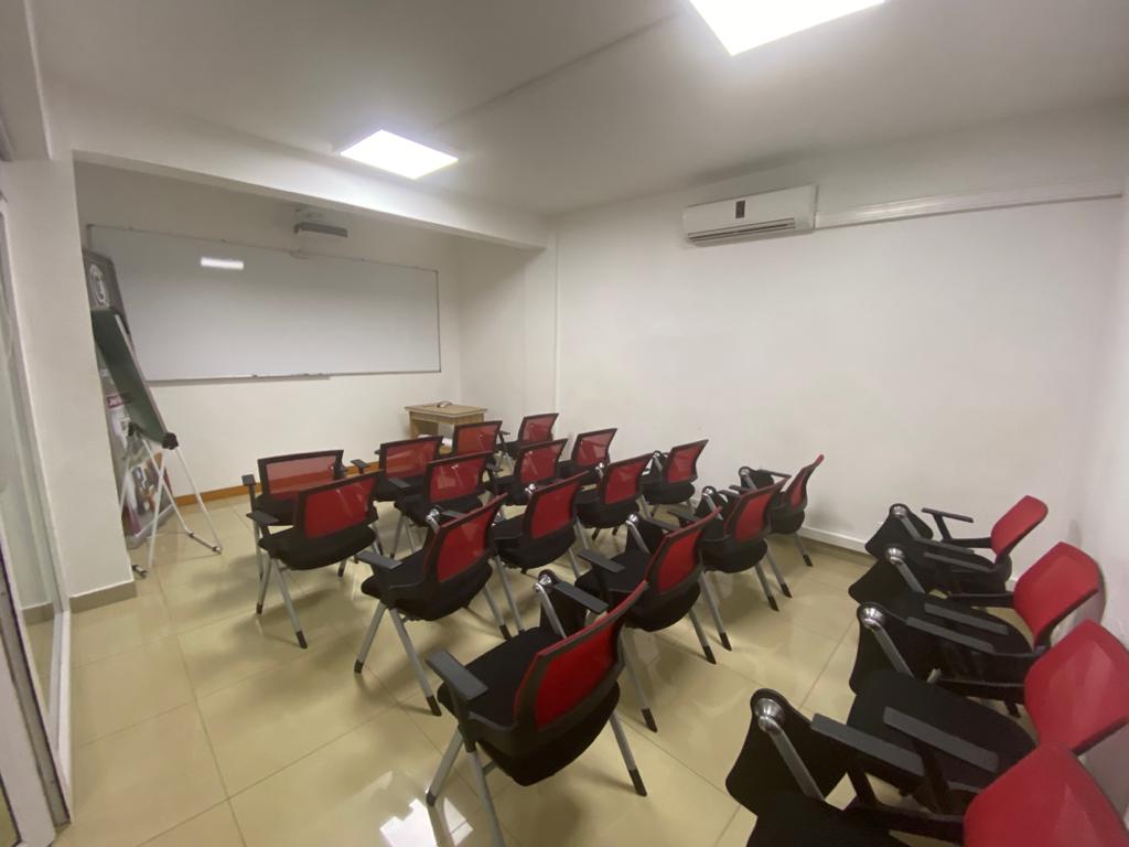 #ACETV_Ads #Instants_Pub  LOCATION ESPACE ❇️ HIGH-TECH  ET VIP POUR SÉMINAIRES - CONFÉRENCES - COLLOQUES....  Bienvenu dans l'espace de coworking Cowork.Africa basé à Bali, Douala situé en face de l'Hotel Séréna Douala Cameroun 🏩.   Il est mis à votre disposition des locaux #VIP et High-tech 📡avec toutes les commodités de la dernière technologie.   Pour vos événements nationaux et internationaux