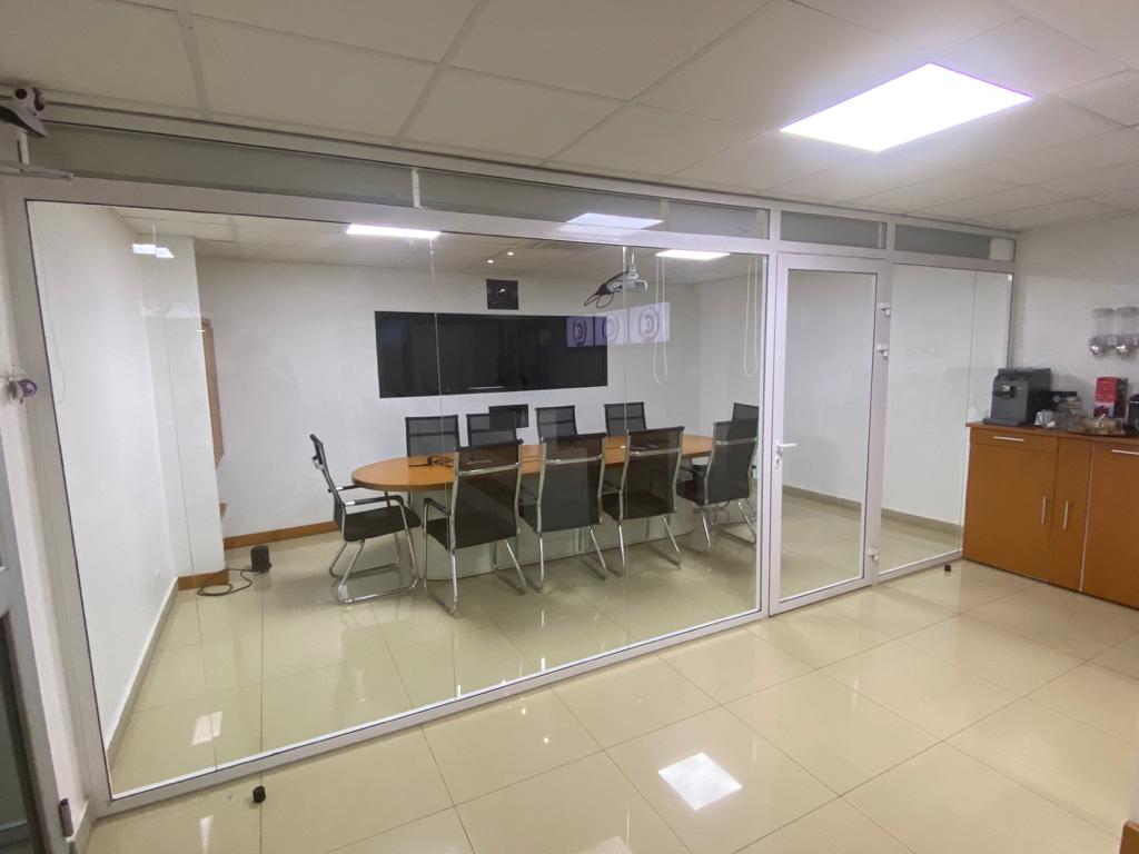 #ACETV_Ads #Instants_Pub  LOCATION ESPACE ❇️ HIGH-TECH  ET VIP POUR SÉMINAIRES - CONFÉRENCES - COLLOQUES....  Bienvenu dans l'espace de coworking Cowork.Africa basé à Bali, Douala situé en face de l'Hotel Séréna Douala Cameroun 🏩.   Il est mis à votre disposition des locaux #VIP et High-tech 📡avec toutes les commodités de la dernière technologie.   Pour vos événements nationaux et internationaux