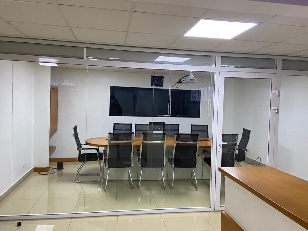 #ACETV_Ads #Instants_Pub  LOCATION ESPACE ❇️ HIGH-TECH  ET VIP POUR SÉMINAIRES - CONFÉRENCES - COLLOQUES....  Bienvenu dans l'espace de coworking Cowork.Africa basé à Bali, Douala situé en face de l'Hotel Séréna Douala Cameroun 🏩.   Il est mis à votre disposition des locaux #VIP et High-tech 📡avec toutes les commodités de la dernière technologie.   Pour vos événements nationaux et internationaux