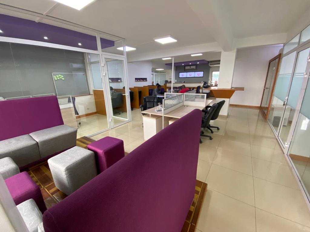 #ACETV_Ads #Instants_Pub  LOCATION ESPACE ❇️ HIGH-TECH  ET VIP POUR SÉMINAIRES - CONFÉRENCES - COLLOQUES....  Bienvenu dans l'espace de coworking Cowork.Africa basé à Bali, Douala situé en face de l'Hotel Séréna Douala Cameroun 🏩.   Il est mis à votre disposition des locaux #VIP et High-tech 📡avec toutes les commodités de la dernière technologie.   Pour vos événements nationaux et internationaux