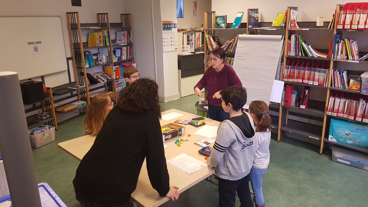 abeauval's tweet photo. Première journée des #journeesducode terminée. Merci aux 4 classes de cycle 2, aux #ERUN @DSDEN65 et aux #mediatrices @canope_32 et @canope_46 et @muzedocbzh pour leur aide. Et on remet ça jeudi et vendredi avec les élèves de cycle 3 🤗 https://t.co/aJBwxv26r7