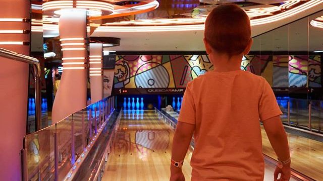 GoBowlingdotcom's tweet image. What age did you begin bowling?

📸 cruises_with_kids