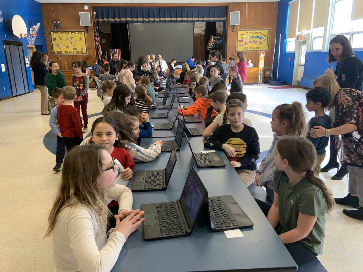 DrGeorge_MU's tweet photo. Fifth grade students at River Plaza ElementarySchool @MTPSpride teach kindergartners about their educational passions with a global perspective @DrMarlzBeil @AmandaAgresti1 @ReneeKaraban @MrsDOrozco @kerrigan_john @River_Plaza_PFA @RPPrincipal @MoralesMTPS  #MTPSspark #MTPSpride https://t.co/hyU1tU9m1D