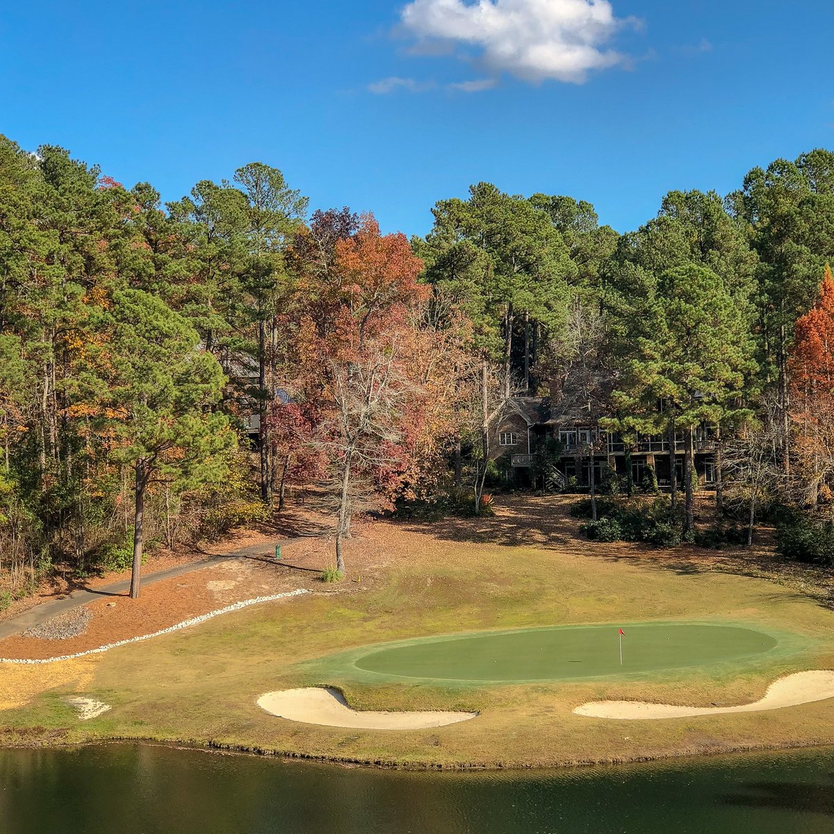 GoForeItComm's tweet image. This picture says it all from Firethorne C.C. outside Charlotte, NC. Tough par 3! #GoForeIt #golfcoursemarketing #golfcourses #Par3