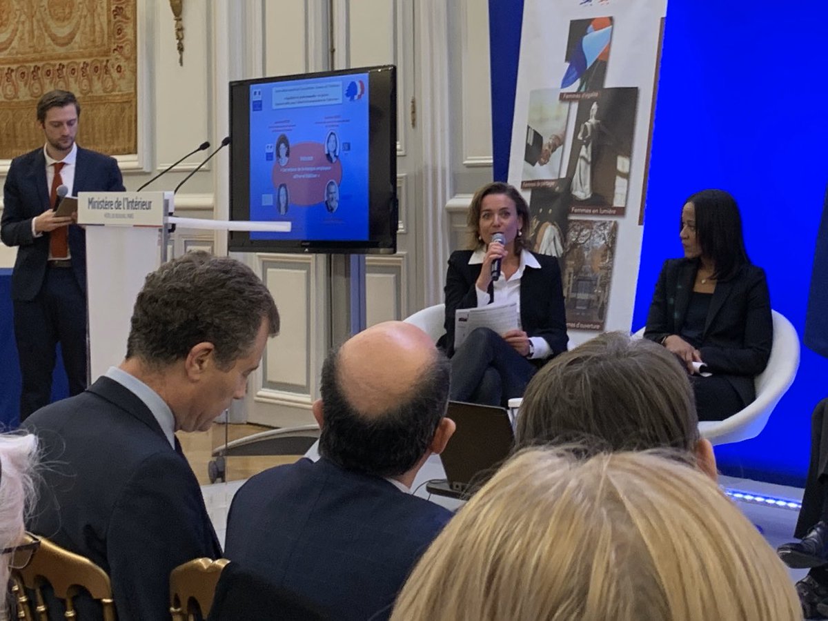 🗣 « Aujourd’hui les nouvelles générations veulent un métier-passion, ont un besoin de reconnaissance et attendent un rapport au temps efficace. » <a href="/LaurenceGosse/">Laurence GOSSE</a> pour l’<a href="/iscom/">ISCOM</a> 📍@Place_Beauvau - soirée-débat annuelle de l’association <a href="/FemmesInterieur/">Femmes De l'Intérieur</a> animée par <a href="/louisduroulle/">Louis Duroulle</a>