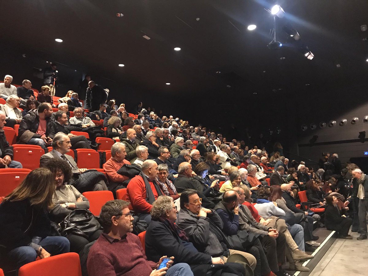 DD_Forum's tweet photo. Bellissima accoglienza a Bari! Le #15proposte per la #giustiziasociale camminano... e ne siamo felici... le abbiamo scritte per costruire ponti e alleanze con i tanti e le tante che si impegnano ogni giorno per il benessere di persone e comunità. Insieme possiamo #cambiarerotta. https://t.co/38MkMLm4eQ