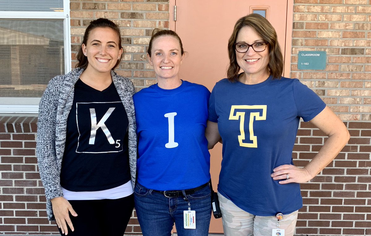 MrsWilbert1127's tweet photo. Literacy Week @ Pride! Human Scrabble! #sparkle #kitkat ❤️🌟 https://t.co/Cflcfz7Bqh