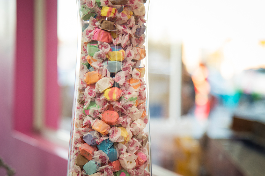 FamousTaffy's tweet photo. Taffy Tip Tuesday! ⁠
⁠
You can get 1 pound of FREE taffy when you buy 3 pounds or buy 6 pounds and get 2 Free! It pays to buy more! https://t.co/gU5IQ9QHc7